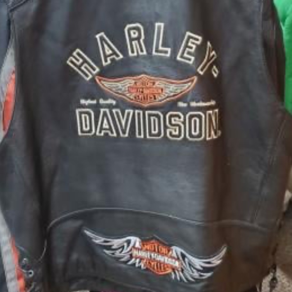 Harley-Davidson Men's leather vest xl nice embroidery has some pins holes.